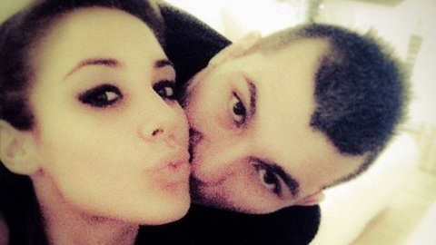 Cựu sao Premier League mặc trang phục ĐTQG dự tiệc sex